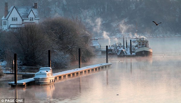 Page One photography picture of River Trent in winter 2010.